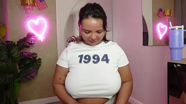 Snapshot of CelesteBailey chatting on April 4, 2026, 7:37 am CelesteBailey online show from April 4, 2026, 7:37 am