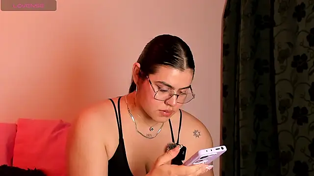 Snapshot of veronica185 chatting on May 27, 2026, 3:25 am veronica185 online show from May 27, 2026, 3:25 am