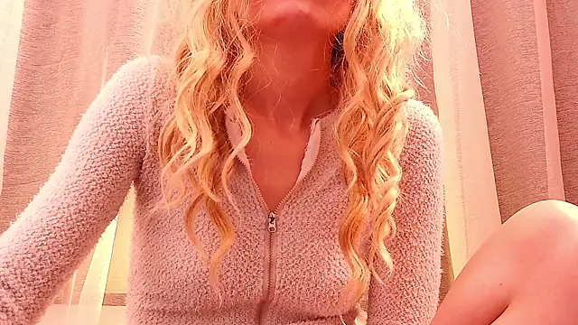 Snapshot of SecretAnni chatting on February 10, 2025, 1:57 am SecretAnni online show from February 10, 2025, 1:57 am