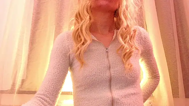 Snapshot of SecretAnni chatting on February 10, 2025, 5:03 am SecretAnni online show from February 10, 2025, 5:03 am