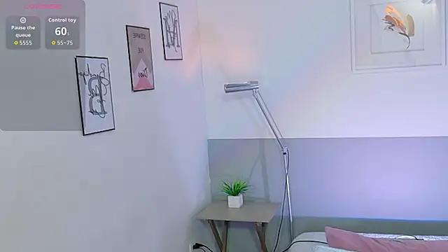 littlee emilyy  online show from June 11, 2026, 7:33 pm