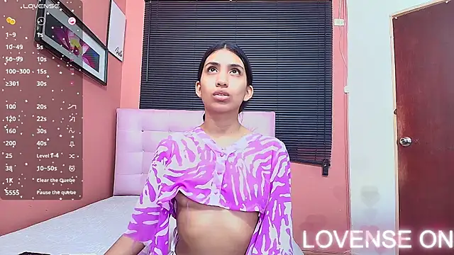 Snapshot of littlee_emilyy_ chatting on December 29, 2024, 1:38 pm littlee emilyy online show from December 29, 2024, 1:38 pm