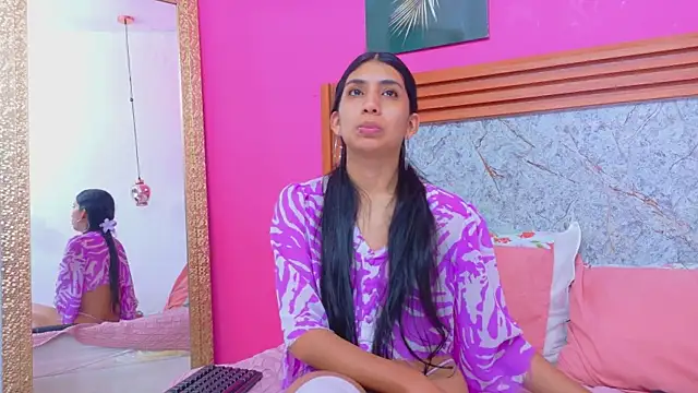 littlee emilyy  online show from April 29, 2026, 5:30 pm