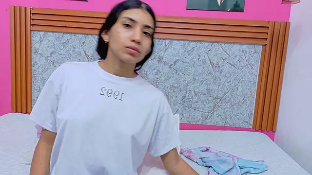 Snapshot of littlee_emilyy_ chatting on March 5, 2026, 12:46 pm littlee emilyy online show from March 5, 2026, 12:46 pm