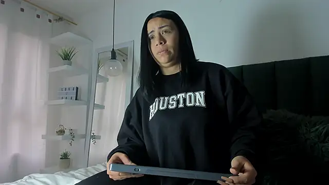 Im Maite online show from March 18, 2025, 6:06 pm