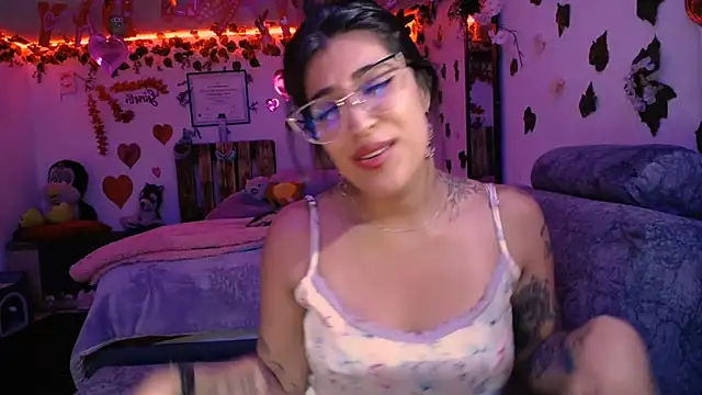 azahar  ziiz online show from February 13, 2025, 2:12 am
