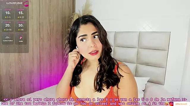 Snapshot of Goddess_mia2 chatting on October 20, 2025, 10:54 pm Goddess mia2 online show from October 20, 2025, 10:54 pm