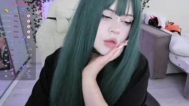 SelenaCute online show from September 24, 2025, 5:03 am