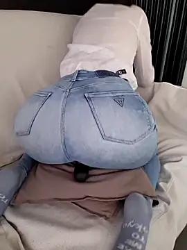 Snapshot of Silvia_Zeno chatting on March 5, 2026, 12:35 pm Silvia Zeno online show from March 5, 2026, 12:35 pm