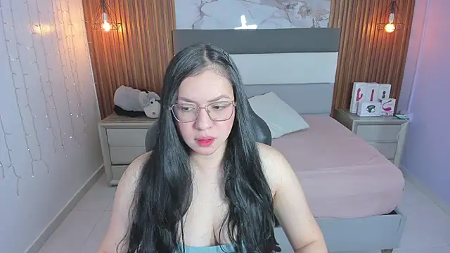 Snapshot of megancero chatting on April 12, 2026, 12:41 pm megancero online show from April 12, 2026, 12:41 pm