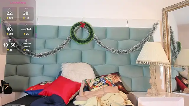 MiaMancini online show from December 16, 2025, 9:19 pm