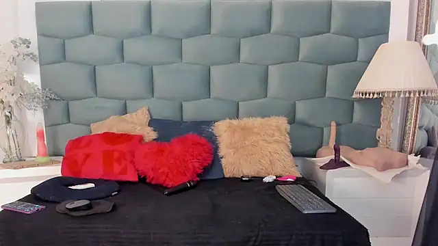 Snapshot of MiaMancini chatting on June 20, 2026, 3:06 pm MiaMancini online show from June 20, 2026, 3:06 pm