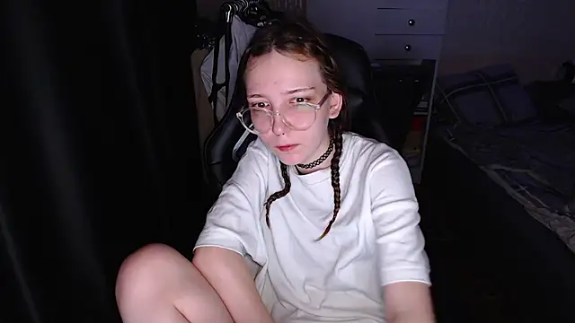 Snapshot of AmeliaKamishiro chatting on November 24, 2025, 2:33 am AmeliaKamishiro online show from November 24, 2025, 2:33 am