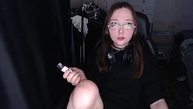 Snapshot of AmeliaKamishiro chatting on December 21, 2025, 9:44 am AmeliaKamishiro online show from December 21, 2025, 9:44 am