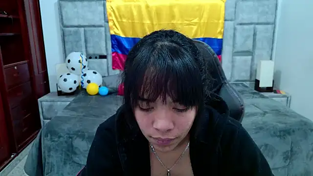 laureentt  online show from July 6, 2026, 3:13 am
