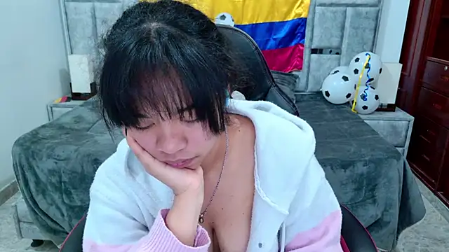 laureentt  online show from July 4, 2026, 3:13 am