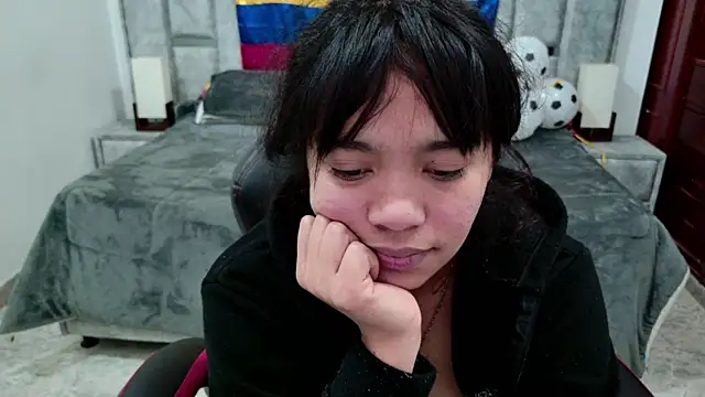 Snapshot of laureentt_ chatting on June 18, 2026, 9:14 am laureentt online show from June 18, 2026, 9:14 am