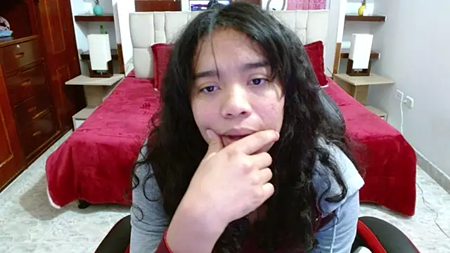 laureentt  online show from March 7, 2025, 9:18 am
