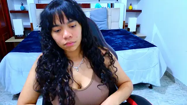 laureentt  online show from November 24, 2025, 3:17 am