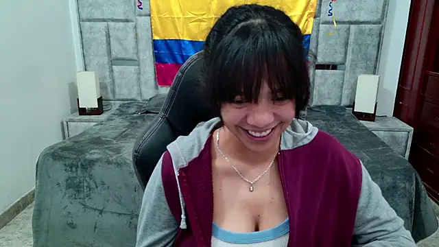 Snapshot of laureentt_ chatting on June 13, 2026, 3:15 am laureentt online show from June 13, 2026, 3:15 am