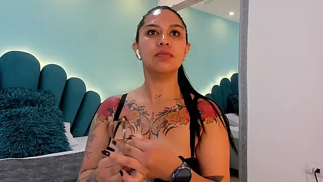 Snapshot of sharlott18 chatting on March 4, 2026, 4:37 pm sharlott18 online show from March 4, 2026, 4:37 pm