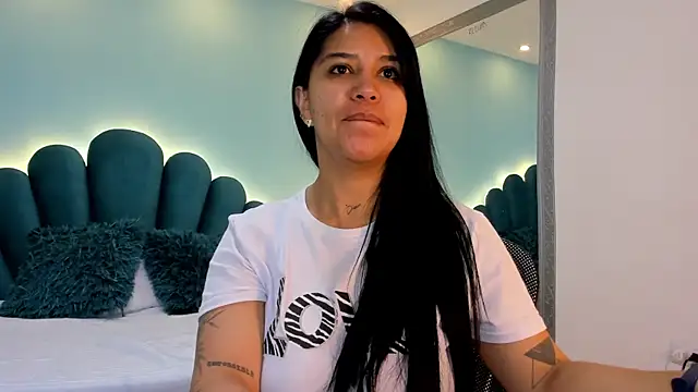 Snapshot of sharlott18 chatting on February 21, 2026, 11:23 am sharlott18 online show from February 21, 2026, 11:23 am