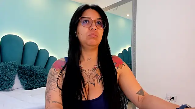 Snapshot of sharlott18 chatting on February 22, 2026, 1:13 pm sharlott18 online show from February 22, 2026, 1:13 pm