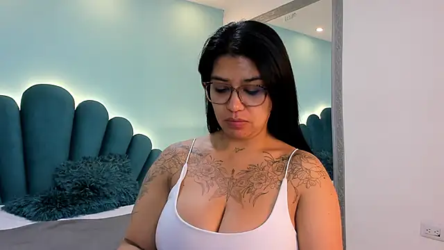 sharlott18 online show from February 1, 2026, 11:41 am