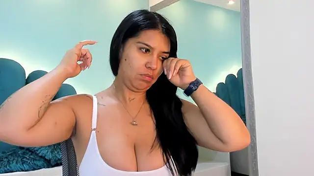 sharlott18 online show from October 24, 2025, 12:48 pm