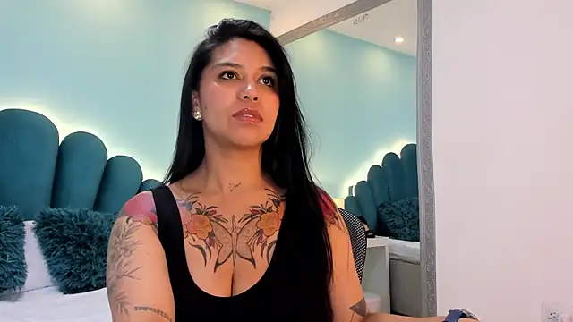 Snapshot of sharlott18 chatting on February 18, 2026, 12:23 pm sharlott18 online show from February 18, 2026, 12:23 pm