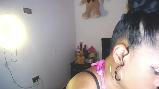 Snapshot of pamela_guzmaan chatting on October 30, 2025, 7:33 pm pamela guzmaan online show from October 30, 2025, 7:33 pm