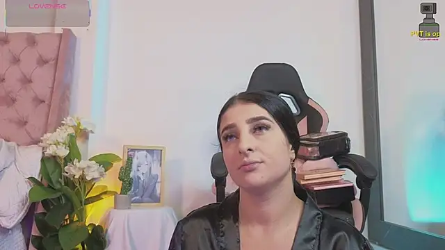 Snapshot of _Linoshka_1 chatting on February 20, 2026, 8:33 pm Linoshka 1 online show from February 20, 2026, 8:33 pm