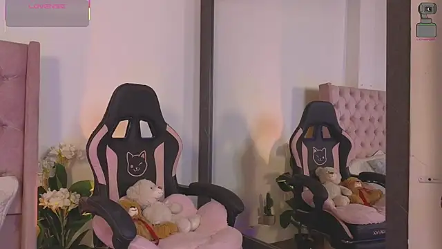 Snapshot of _Linoshka_1 chatting on March 13, 2026, 8:25 pm Linoshka 1 online show from March 13, 2026, 8:25 pm