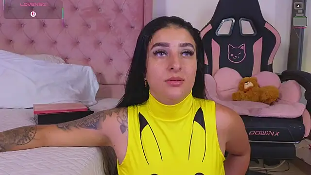 Snapshot of _Linoshka_1 chatting on March 4, 2026, 8:27 pm Linoshka 1 online show from March 4, 2026, 8:27 pm