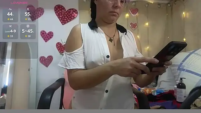 lovely trix online show from March 3, 2026, 2:02 pm