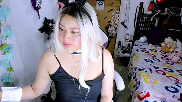 SofiaOlivares online show from October 24, 2025, 5:45 pm