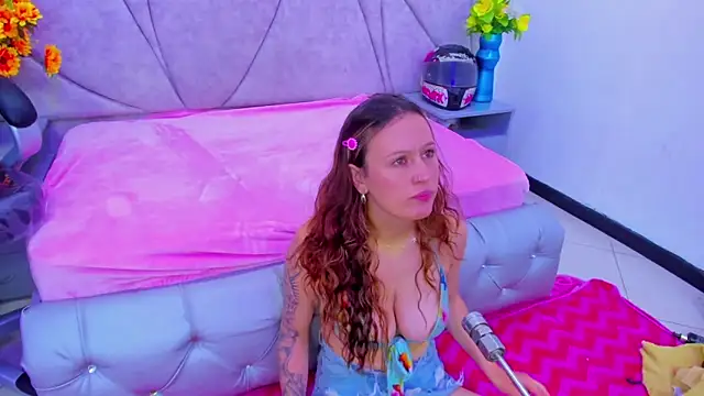 HornySlut69  online show from October 16, 2025, 12:35 pm