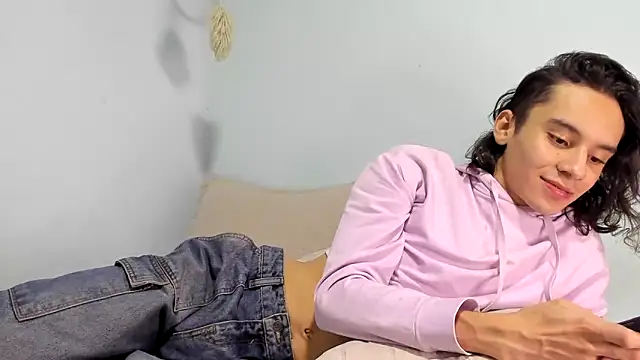 Snapshot of imcoltonalvin chatting on January 24, 2025, 2:39 am imcoltonalvin online show from January 24, 2025, 2:39 am