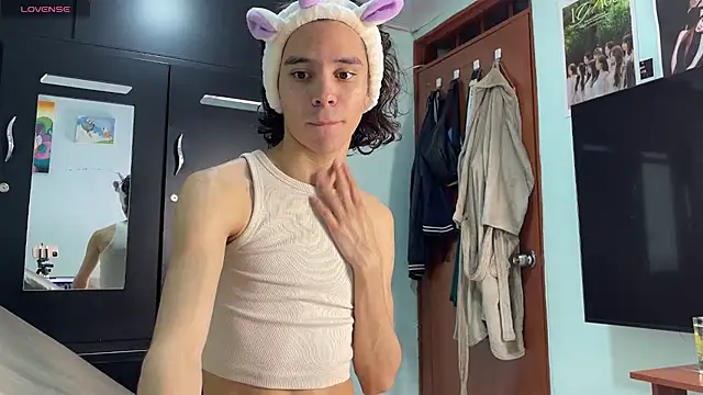 Snapshot of imcoltonalvin chatting on September 18, 2025, 10:35 pm imcoltonalvin online show from September 18, 2025, 10:35 pm