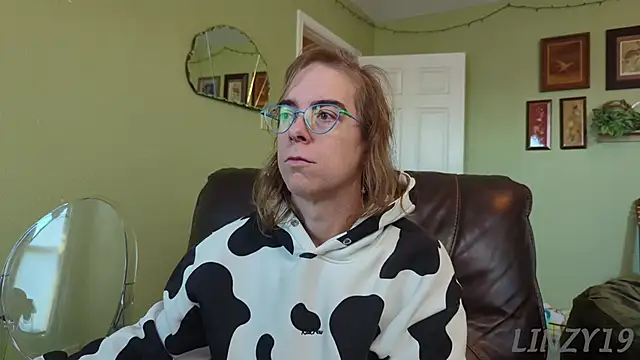 Linzy 19 online show from November 5, 2025, 2:53 pm