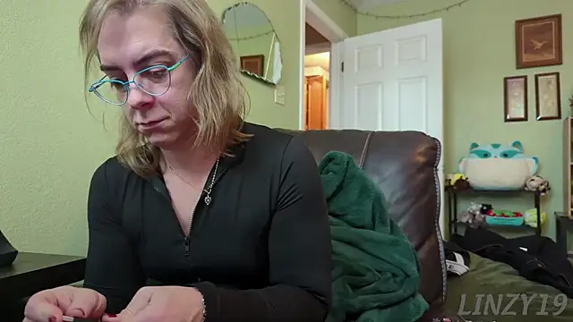 Linzy 19 online show from December 1, 2025, 3:24 pm