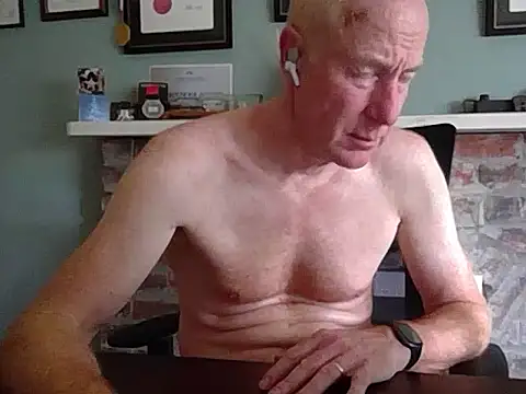 Snapshot of jiggy77777 chatting on December 16, 2024, 4:34 am jiggy77777 online show from December 16, 2024, 4:34 am