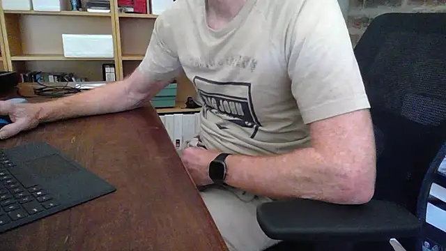 Snapshot of jiggy77777 chatting on February 24, 2025, 5:22 am jiggy77777 online show from February 24, 2025, 5:22 am