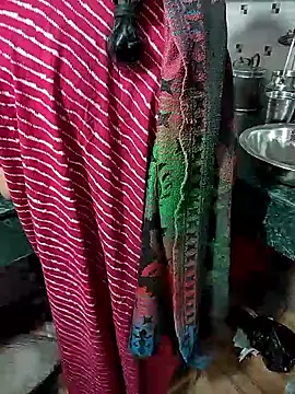 COUPLLE VILLAGE online show from November 9, 2025, 3:10 am