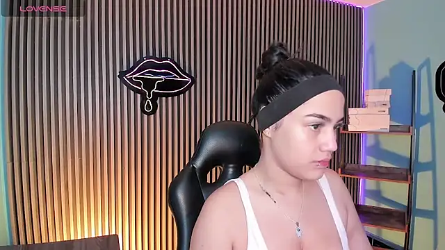 Snapshot of emily_roberts1 chatting on March 21, 2025, 3:55 am emily roberts1 online show from March 21, 2025, 3:55 am