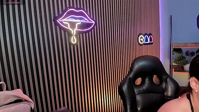 Snapshot of emily_roberts1 chatting on December 4, 2025, 4:44 am emily roberts1 online show from December 4, 2025, 4:44 am