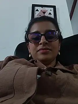 Snapshot of Alizon_1 chatting on July 21, 2026, 8:32 pm Alizon 1 online show from July 21, 2026, 8:32 pm