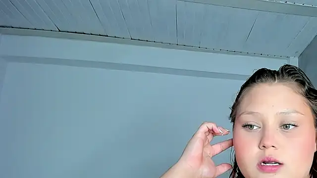 Snapshot of YuliCardona_ chatting on June 12, 2026, 10:18 pm YuliCardona online show from June 12, 2026, 10:18 pm