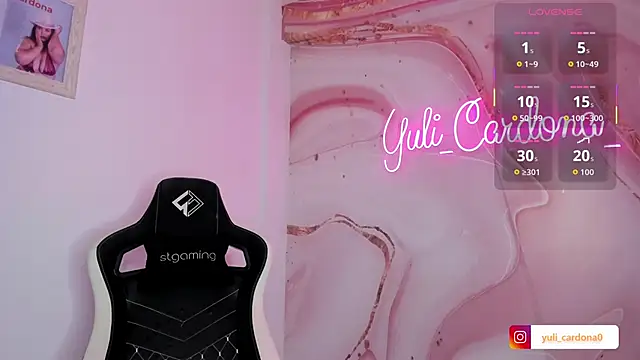 YuliCardona  online show from December 20, 2025, 10:56 pm