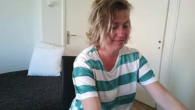 cumfun online show from April 26, 2026, 2:47 pm